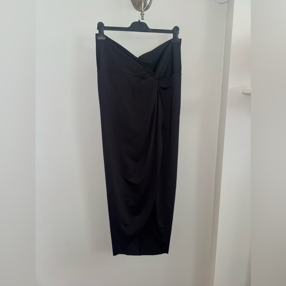 SKIMS Onyx Signature Swim Sarong Skirt - Picture 2 of 5